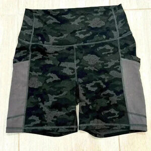 Fabletics Anywhere Motion 365 Camo biker short